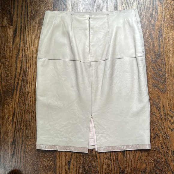 Graham & Spencer leather skirt, size 6 - Picture 3 of 6